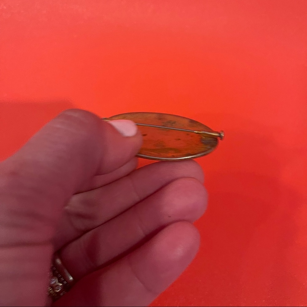 Vintage Gold Brooch with Design - Picture 4 of 8